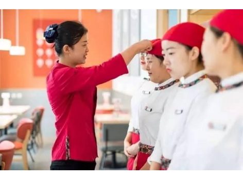 想讓員工心服口服，餐飲管理人員必須要懂得這三個(gè)溝通技巧！