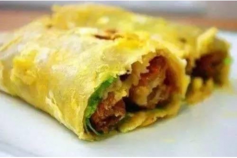 5平米小攤位，每天賣出煎餅300張，居然還因?yàn)椤巴鯇殢?qiáng)”成網(wǎng)紅了