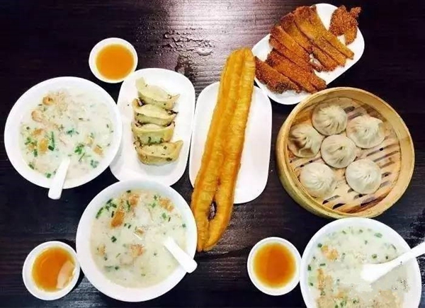 把豆?jié){油條做成夜宵，外賣月銷破百萬，他已經(jīng)做了7年的網(wǎng)紅