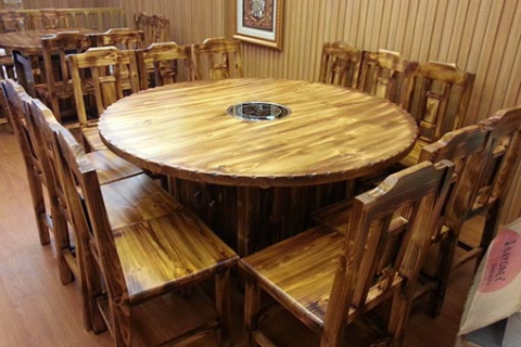 怎樣挑選火鍋?zhàn)酪蔚念伾?><div><h3>怎樣挑選火鍋?zhàn)酪蔚念伾?/h3><p>根據(jù)火鍋店的設(shè)計(jì)風(fēng)格，主題格調(diào)，火鍋店所需要的火鍋?zhàn)酪蔚目钍绞遣灰粯拥?，而火鍋?zhàn)酪蔚念伾墙M成火鍋?zhàn)酪慰钍降闹匾蛩?。因此不同的火鍋店需要的火鍋?zhàn)酪蔚念伾彩歉鞑?..</p><p>2019-10-31</p></div></a></li><li><a href=