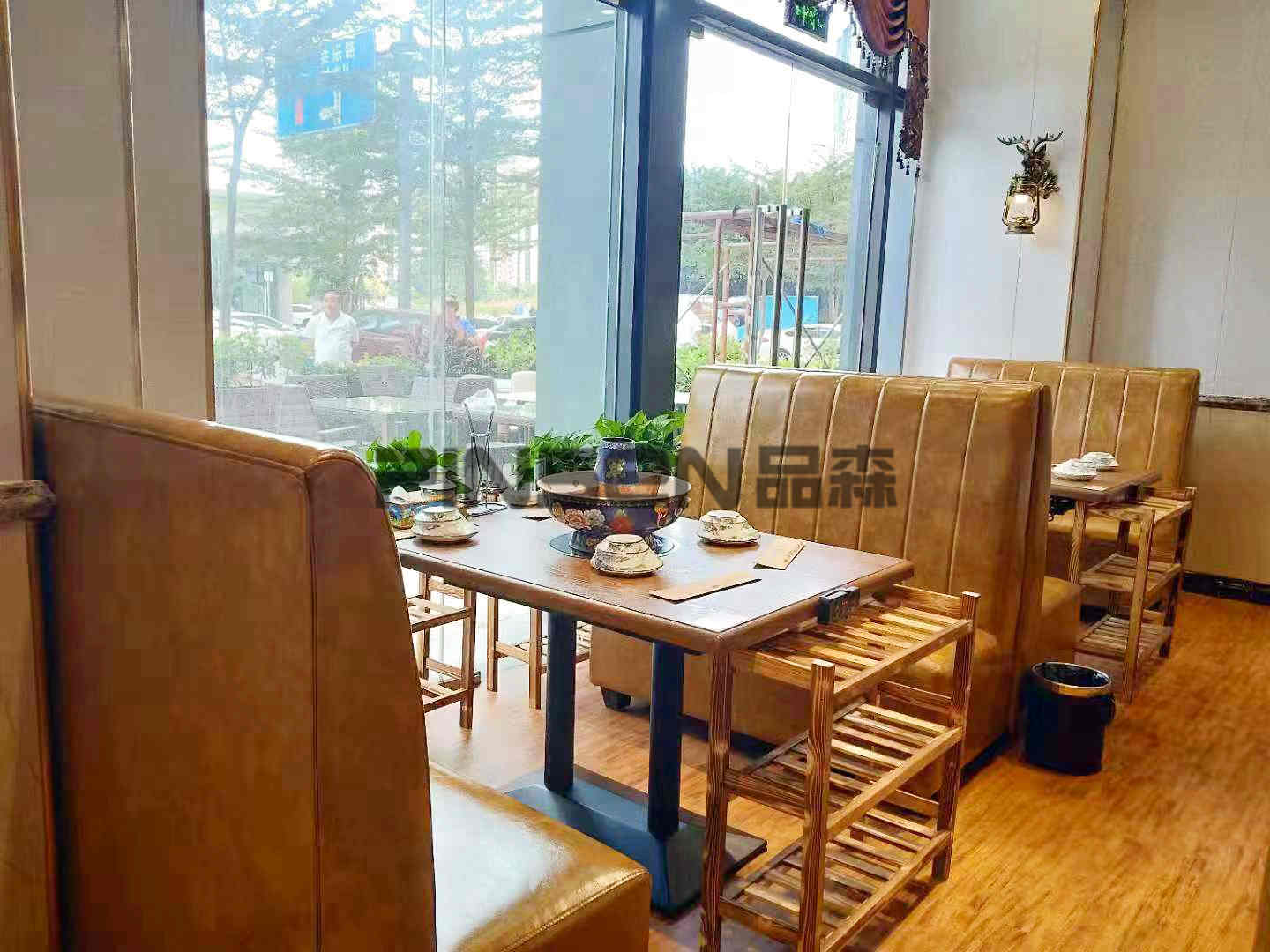 天邊牧場(chǎng)主題餐廳餐桌卡座