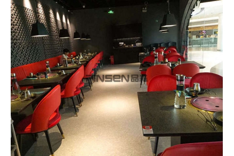 如何選擇合適的燒烤桌，教你選購(gòu)全套燒烤店餐桌！