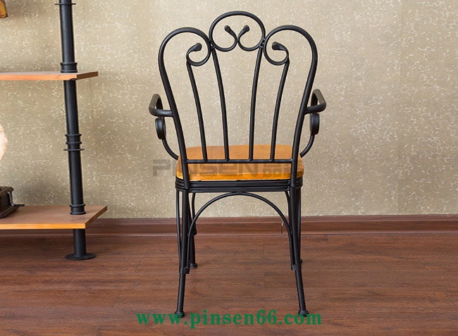 復(fù)古工業(yè)風餐椅